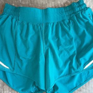Lululemon Hotty Hot Shorts 4” in 8 tall
